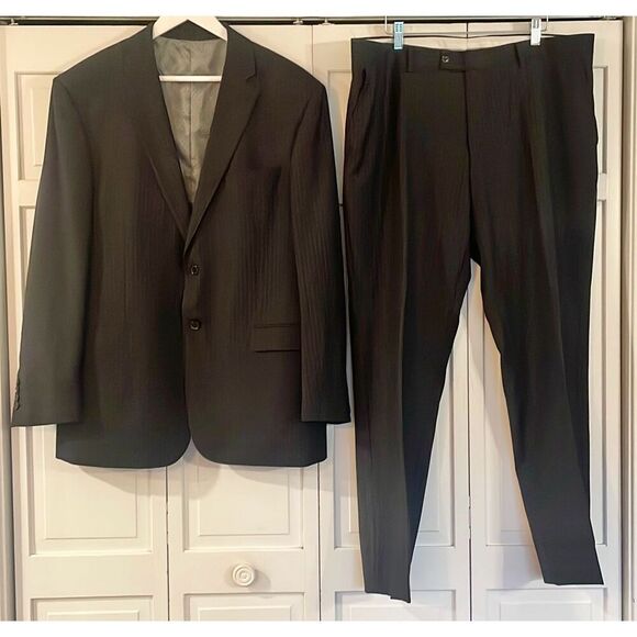 Mantoni virgin wool two button charcoal grey suit size 46R - Picture 8 of 16